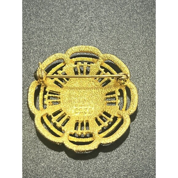 Vintage 1950s Sphinx Flower Brooch – Goldtone with Sparkling Crystals - Picture 4 of 6